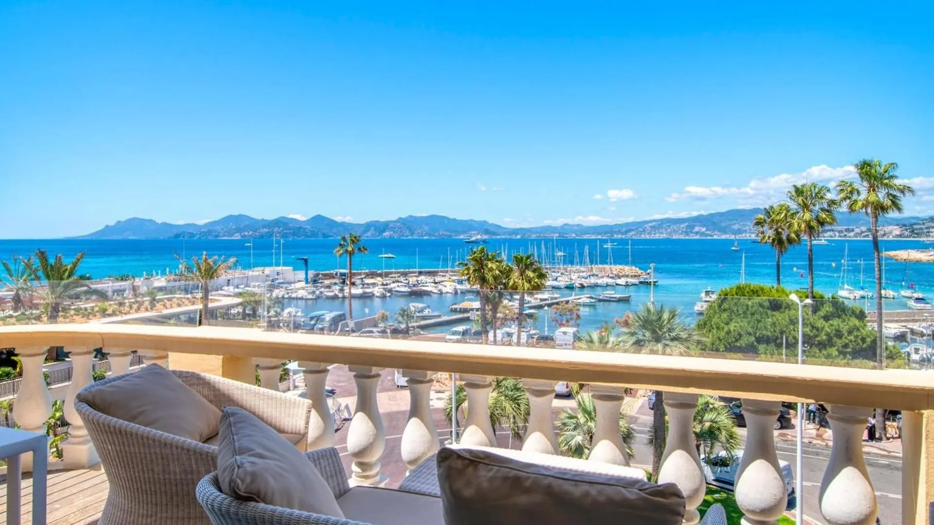 Stunning 3 Bedrooms With A Sea View Terrace Cannes