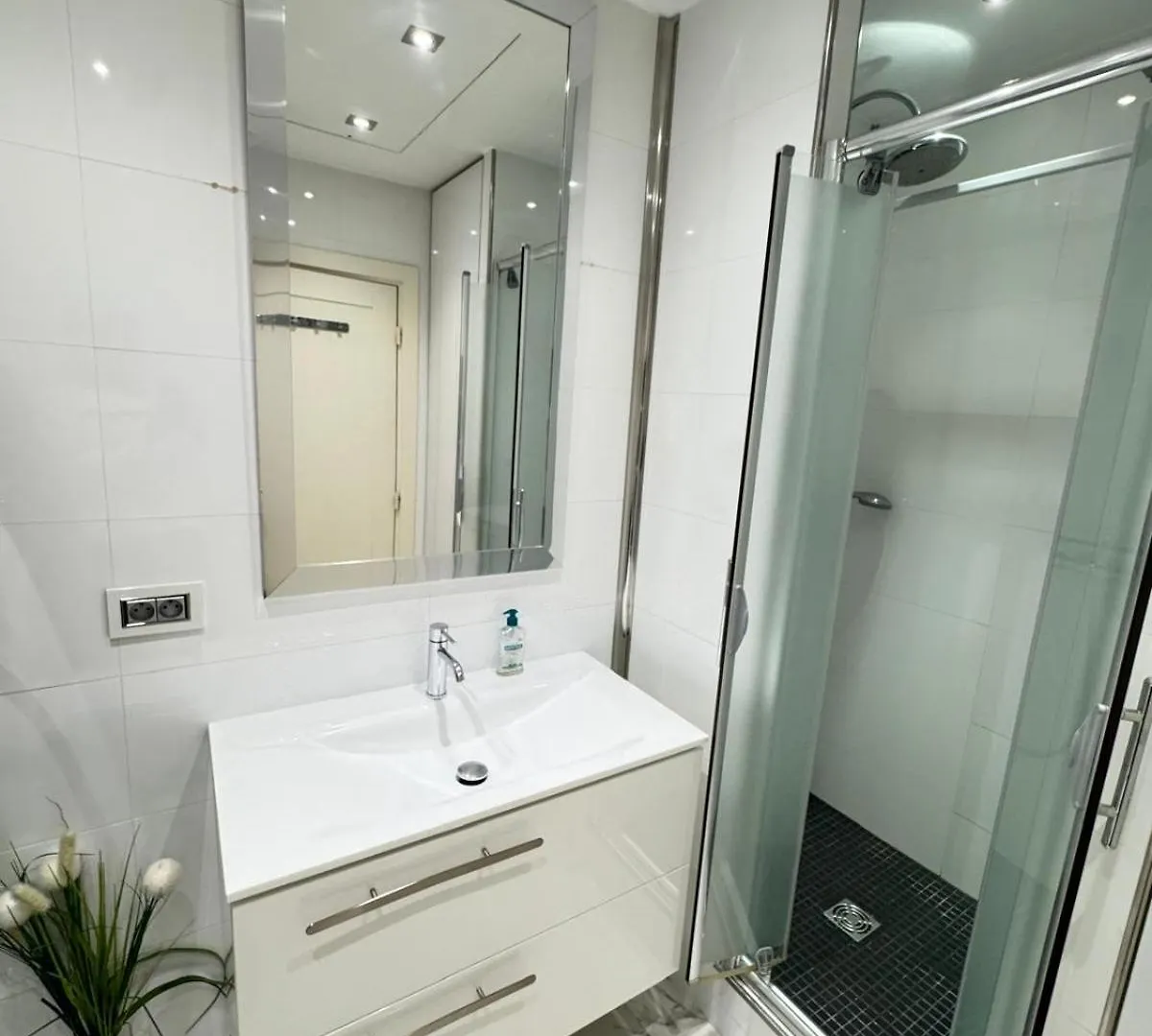 Stunning 3 Bedrooms With A Sea View Terrace Cannes